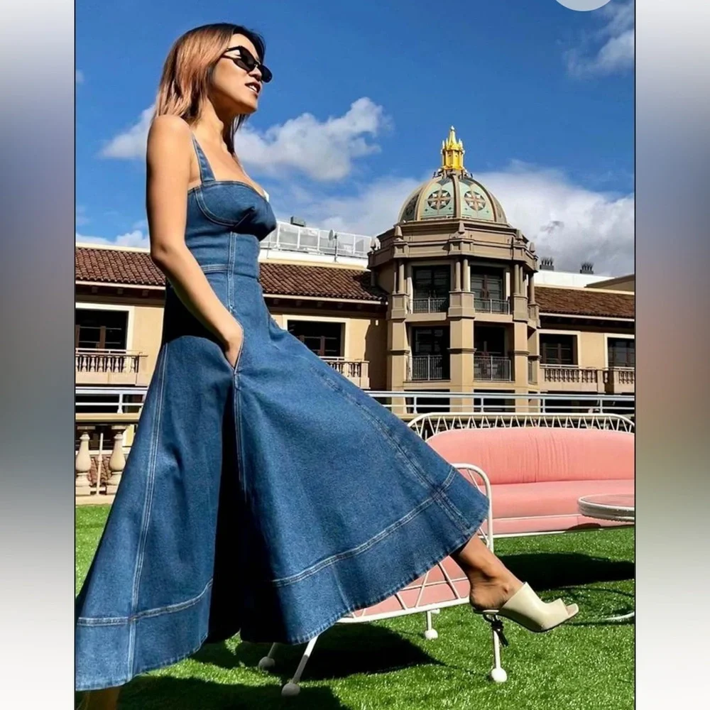 OSCAR DELA RENTA Sweetheart Neck Denim Dress in Medium Wash made in ITALY - Picture 14 of 17